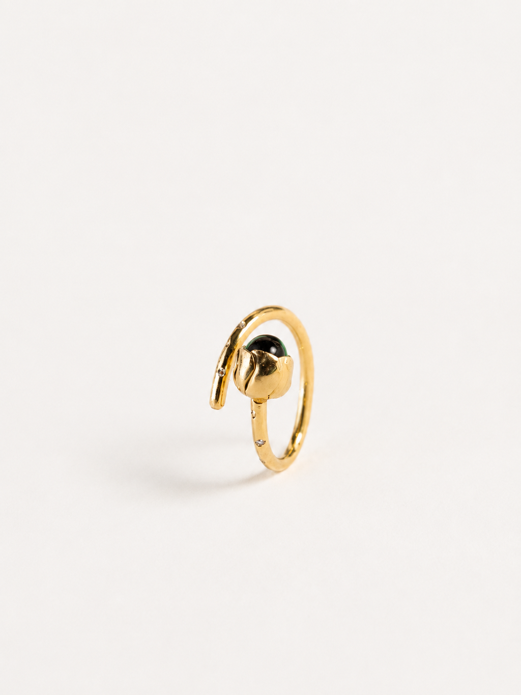 green tourmaline tulip pinkie ring — handcrafted gold jewelry by Studio ELÍNALANS, Amsterdam