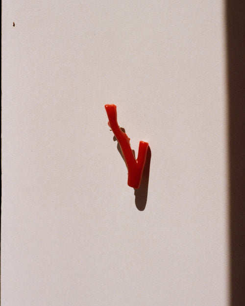 coral and gold brooch — handcrafted gold jewelry by Studio ELÍNALANS, Amsterdam